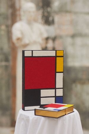 https://mom.maison-objet.com/en/product/1673086/grand-book-clutch-composition-mondrian