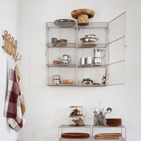 https://mom.maison-objet.com/fr/produit/1673800/armoire-murale-en-fer