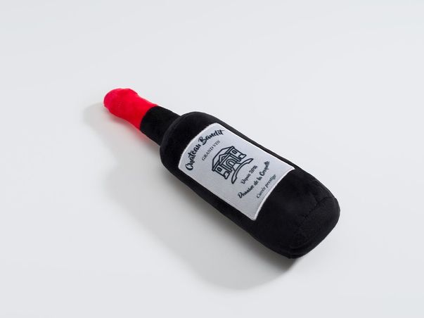 https://mom.maison-objet.com/fr/produit/1683694/jouet-pour-chien-en-forme-de-bouteille