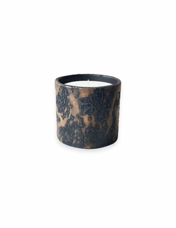https://mom.maison-objet.com/fr/produit/1685972/bougie-lisboa-1kg-ambre-noire