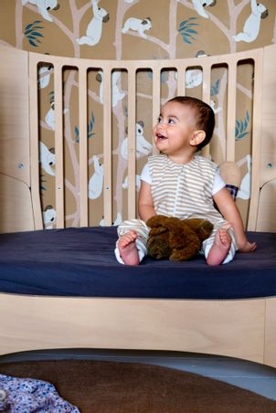 https://mom.maison-objet.com/fr/produit/1686794/la-gigoteuse-a-pieds-honey