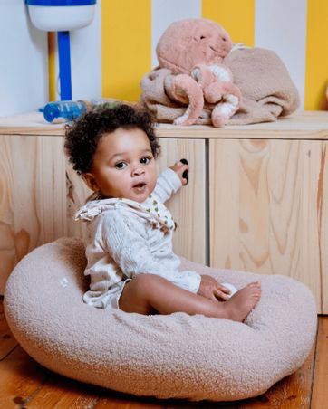 https://mom.maison-objet.com/fr/produit/1686796/le-nid-bag-teddy-housse-pour-coussin-d-allaitement