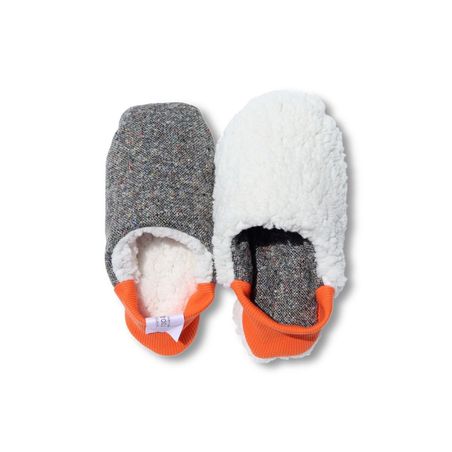 https://mom.maison-objet.com/en/product/1692108/japan-made-reversible-room-shoes-hopping-nep-tweed-x-sheep-boa