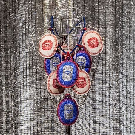 https://mom.maison-objet.com/fr/produit/1698866/porte-bonheur-patriotique