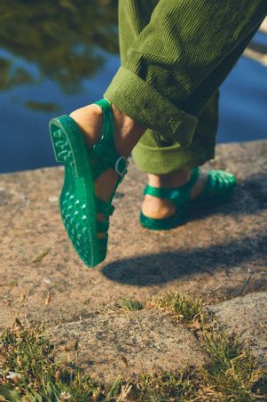 https://mom.maison-objet.com/en/product/1480766/jelly-shoe