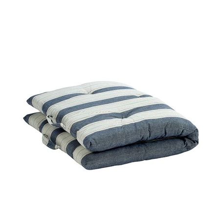https://mom.maison-objet.com/fr/produit/1744448/matelas-en-coton-raye-bleu-blanc-gris