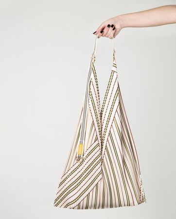 https://mom.maison-objet.com/en/product/104623/pleated-y-bag-zoe