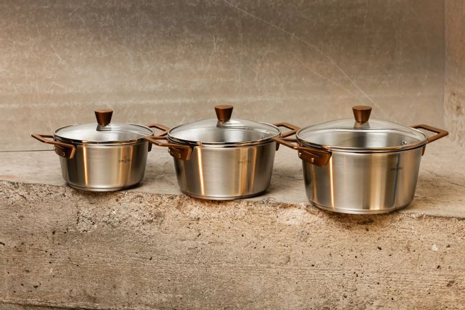 https://mom.maison-objet.com/en/product/1831782/bicentenary-brushed-stainless-steel-stockpot-with-copper-finish-handle